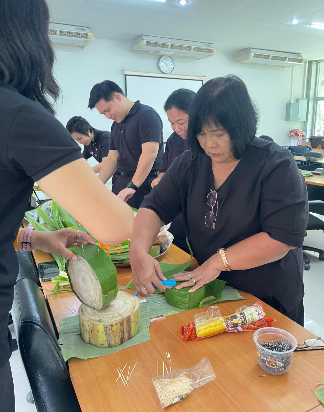 title - ส.ป.ก.ปทุมธานี ร่วมสืบสานประเพณีไทยในวันลอยกระทง #ฝีมือร้ายกาจไม่ธรรมดานะพวกเรา ชาว ส.ป.ก.ปทุม